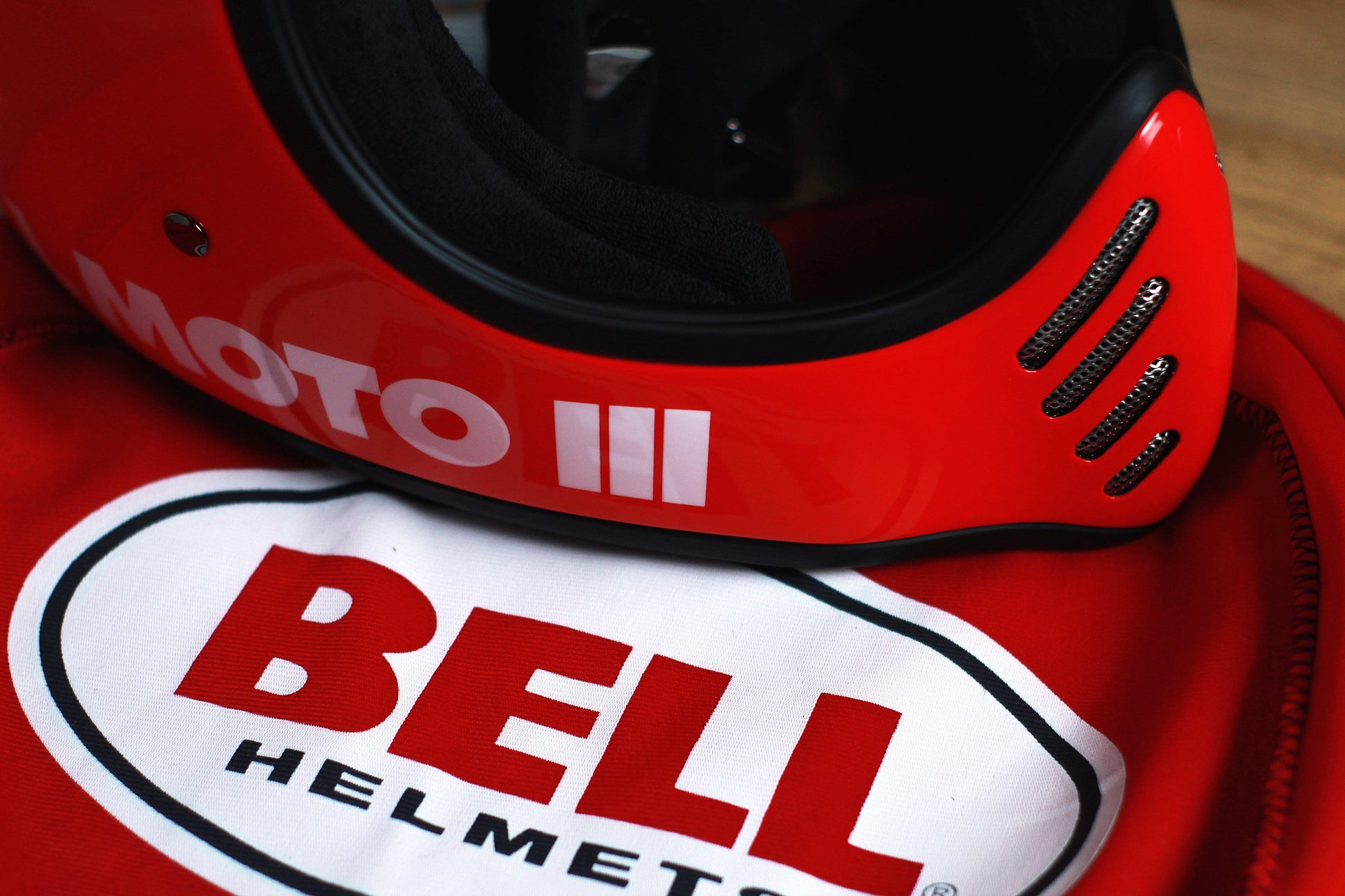 Bell Moto-3 (Classic Red) - Durian Bikers