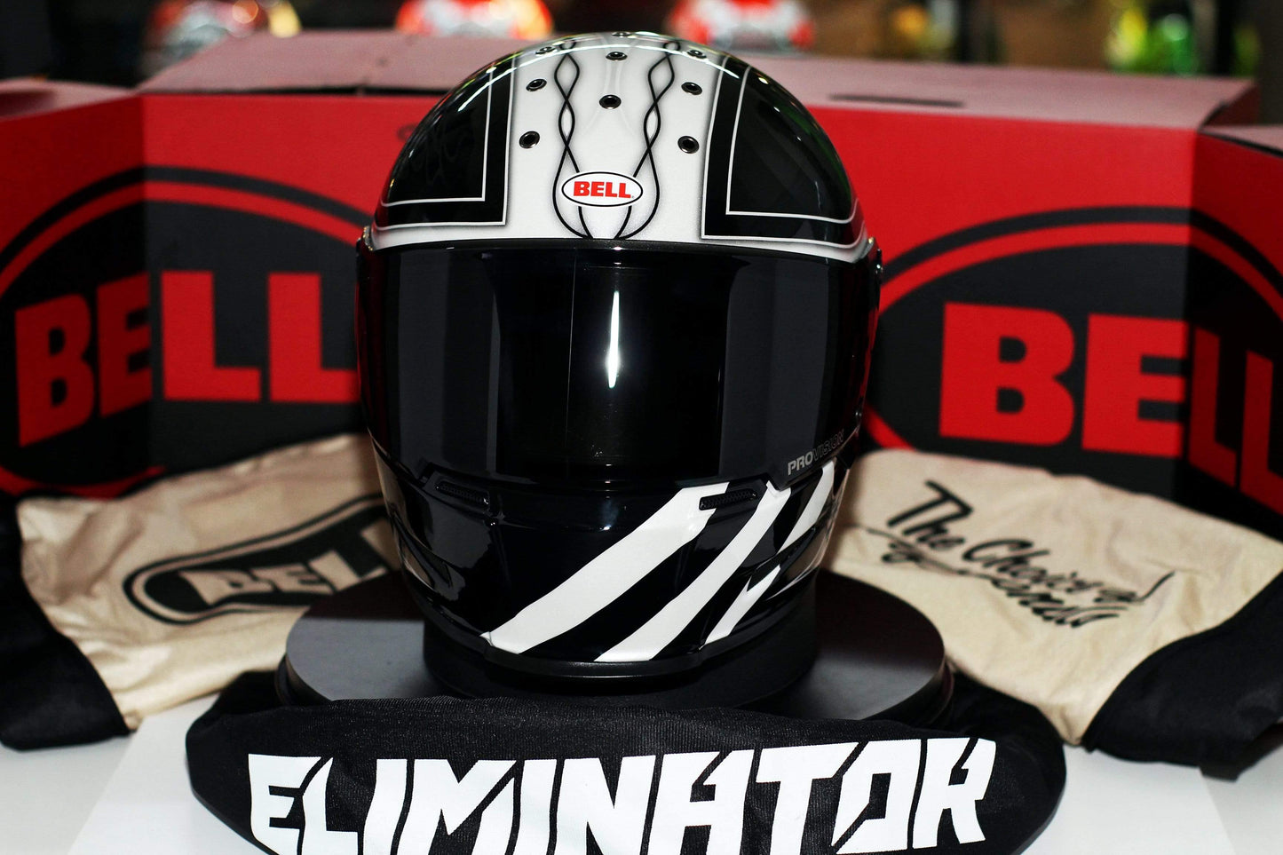 Bell Eliminator (Outlaw Black/White) - Durian Bikers