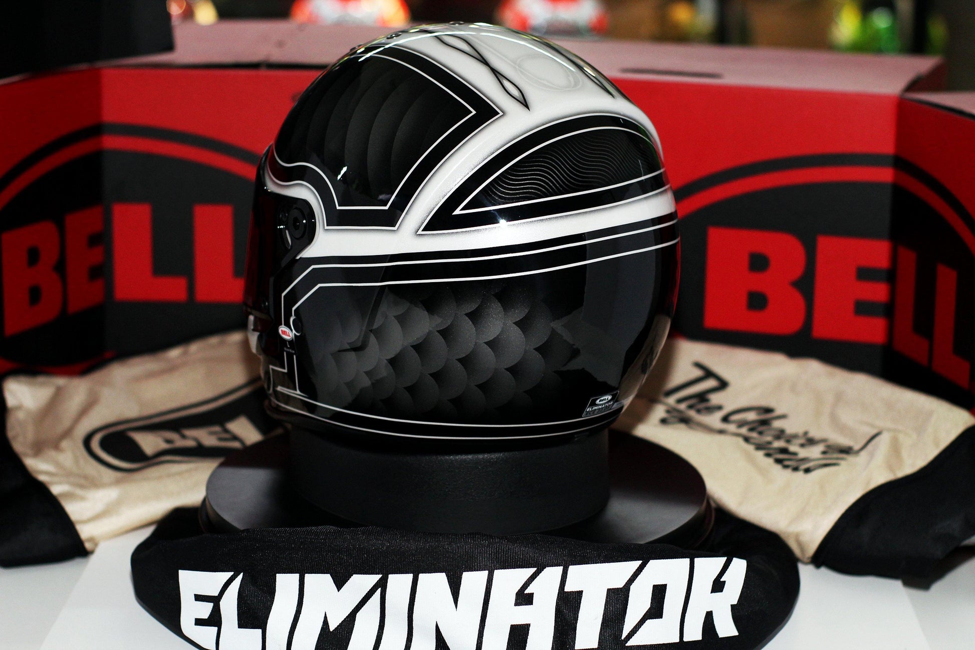 Bell Eliminator (Outlaw Black/White) - Durian Bikers