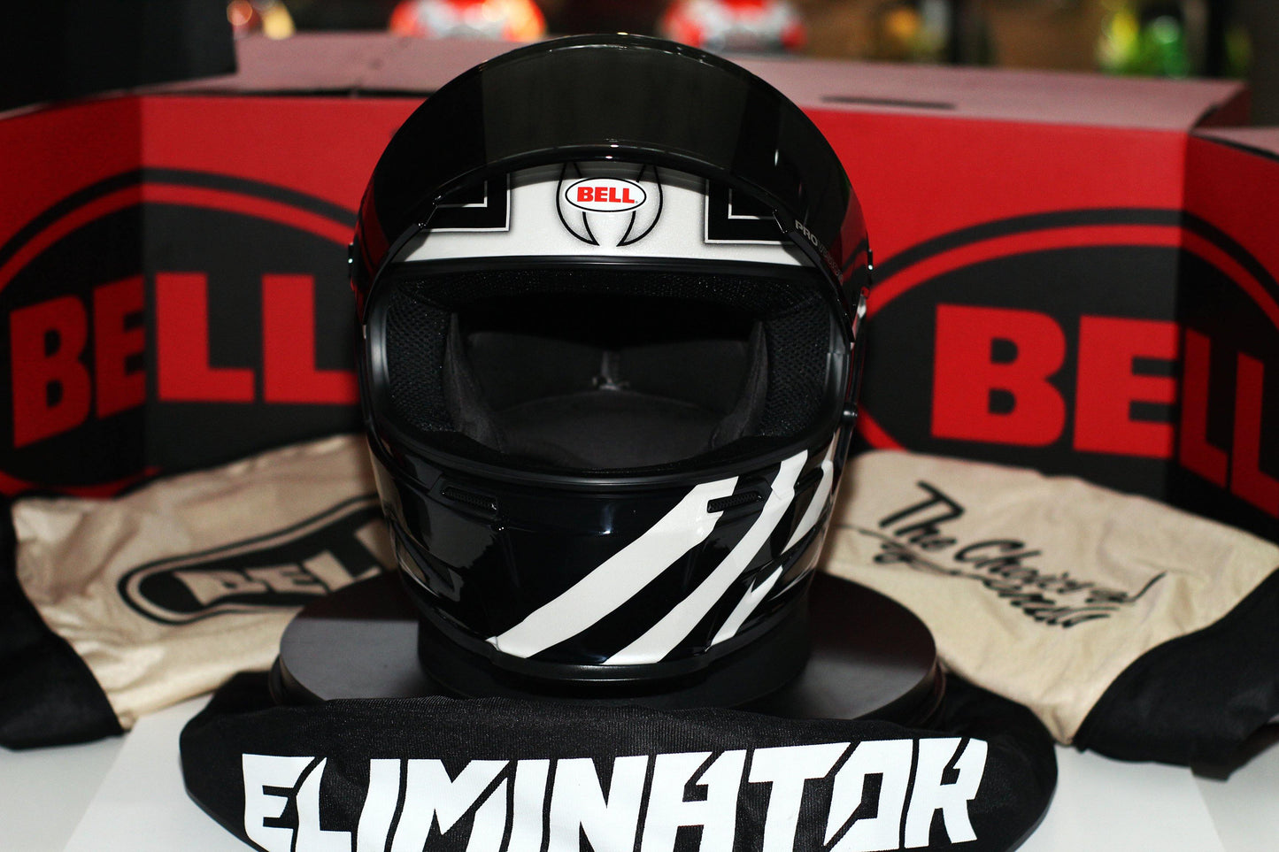 Bell Eliminator (Outlaw Black/White) - Durian Bikers