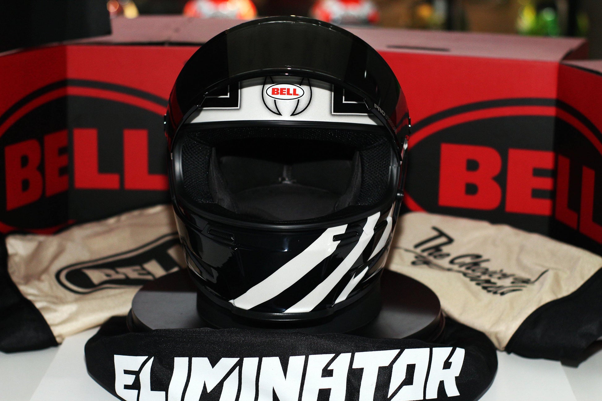 Bell Eliminator (Outlaw Black/White) - Durian Bikers
